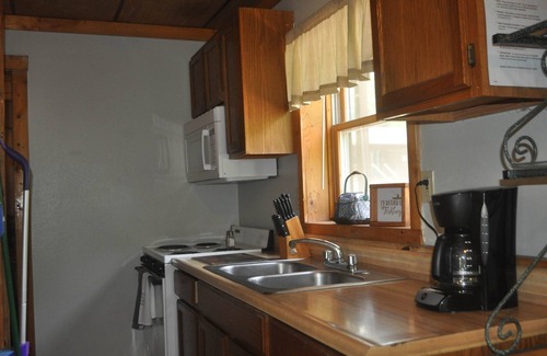 Schnellville House | Cozy Log Cabin 2B at Osborn Boat Ramp, Pet-Friendly Retreat