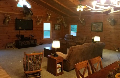 Brookport House | Secluded Log Cabin Next to Shawnee National Forest