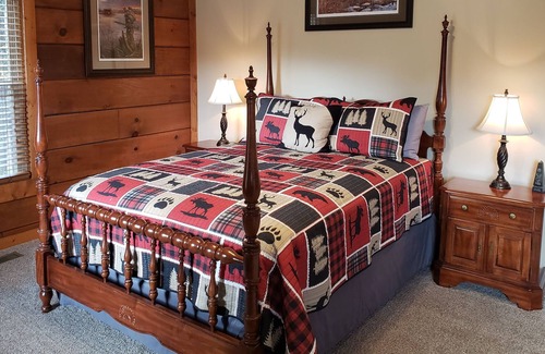 Brookport House | Secluded Log Cabin Next to Shawnee National Forest