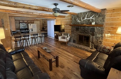 Ponderosa Pines Cabin | Escape to Log Cabin Near Rio Grande: Hiking & Fishing Awaits