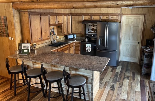 Ponderosa Pines Cabin | Escape to Log Cabin Near Rio Grande: Hiking & Fishing Awaits