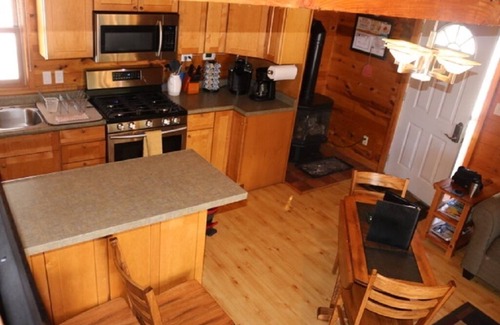 Nemo Cabin | Cozy Log Cabin Near Sturgis Rally & Deadwood with Hot Tub
