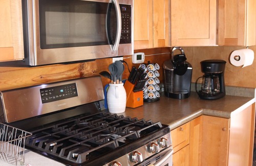 Nemo Cabin | Cozy Log Cabin Near Sturgis Rally & Deadwood with Hot Tub