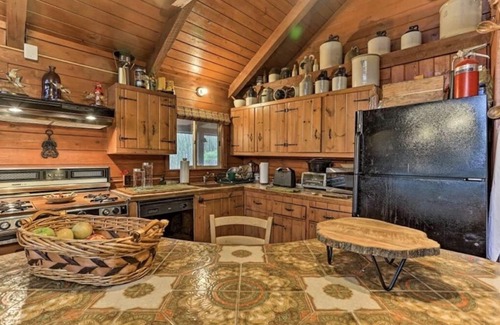 Woodbourne Cabin | Premier Log Cabin Retreat in Catskill, NY - Pet Friendly