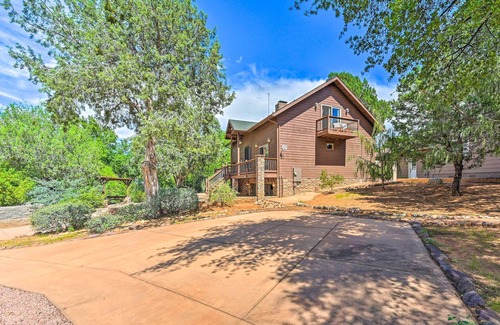 Payson Cottage | Cozy Log Cabin in Payson with Scenic Deck & Creek Views