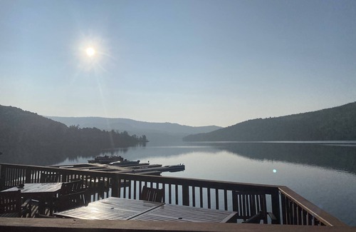 Big Sandy Cabin | Cozy Log Cabin Retreat Near Ski Lift with On-Site Dining