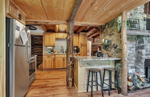 Pillager House | Cozy Little Log Cabin Retreat with Sauna and Pet-Friendly Perks