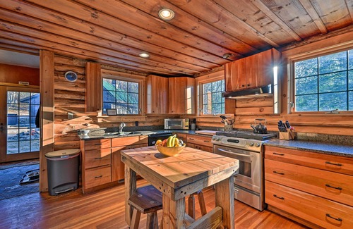 Wilmington Cabin | Inviting Grand Log Cabin with Hot Tub near Whiteface