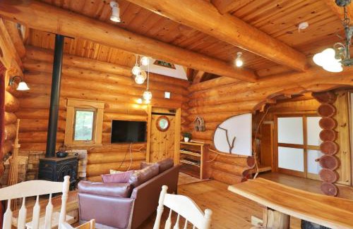 Yawatano House | Child-Friendly Log Cabin Izukogen - Rated 9/10 by Guests
