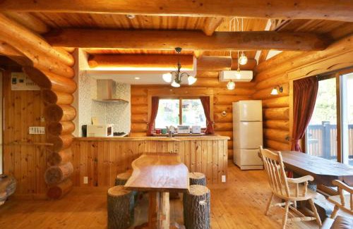 Yawatano House | Child-Friendly Log Cabin Izukogen - Rated 9/10 by Guests
