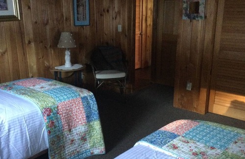 South Royalton House | Tranquil Log Cabin Retreat in Central Vermont – Guest Rated 10/10