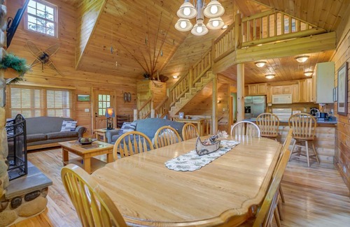Baraboo House | Unforgettable Log Cabin Lodge Near Devil's Lake & Skiing