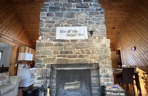Mount Holly Cabin | Cozy Log Cabin Close to Jackson Gore and Okemo Mountain