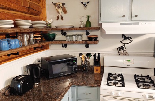 Pinedale Cabin | Discover Log Cabin Motel: Guest Rated 9.6 with Ocean Views
