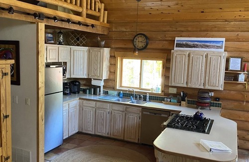 Breckenridge Cabin | Mountain Cabin Retreat: Ski, Hike & Relax with Spa Amenities