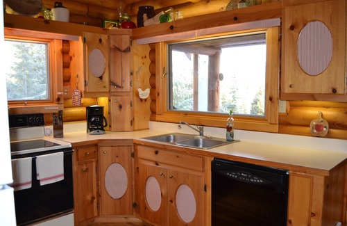 Ardenvoir Cabin | Cozy Log Cabin with Mountain Views, Minutes to Plain