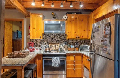 Mill Ridge Cabin | Cozy Log Cabin with Mountain Views and Pet-Friendly Amenities
