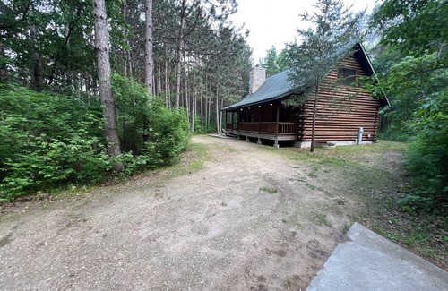 Babcock Cabin | Serene Necedah Log Cabin Retreat by Lake Petenwell