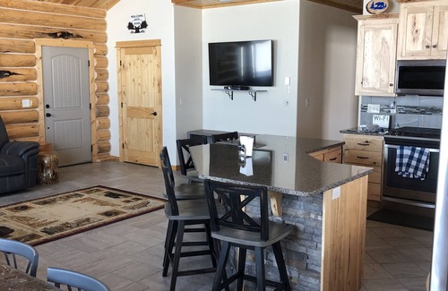 Island Park Cabin | Idyllic Log Cabin Escape Near West Yellowstone with Hot Tub