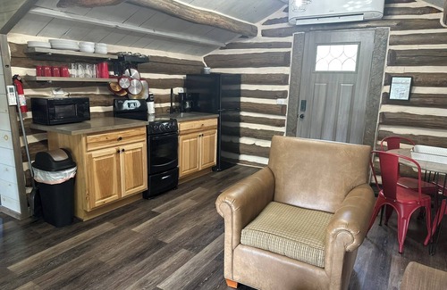Tomahawk Cabin | Lakefront Log Cabin Retreat at Papa Bear - 10/10 Rated!