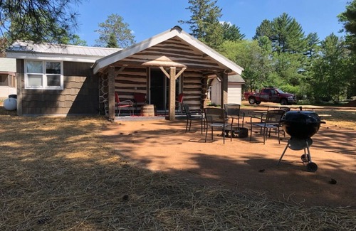Tomahawk Cabin | Lakefront 1-Bedroom Cabin Retreat at Mama Bear, Lake Alice