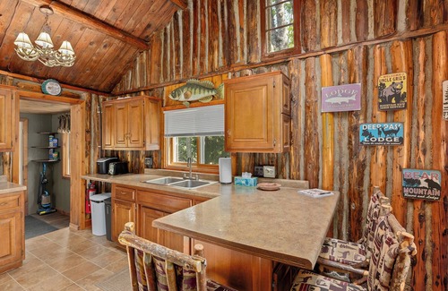 Florence Cabin | Log Cabin on Lake Emily + Near ATV Trails, w/trailer parking and Kayaks!