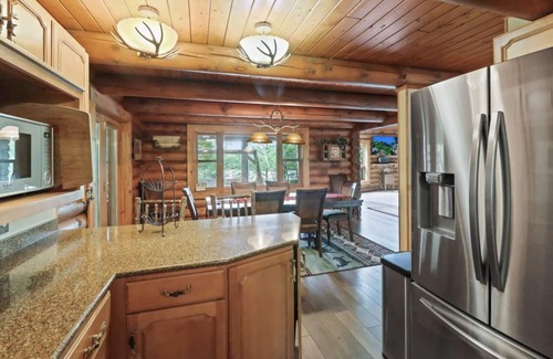 St Germain House | Secluded Log Cabin Retreat with Lake Views and Pet-Friendly