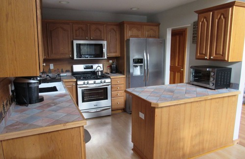 Warrensburg Cabin | Cozy Log Cabin on the Hudson with Pool and Spa Amenities