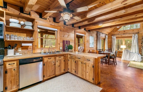 Ludlow Cabin | Experience the Log Cabin On The Lake - Guest Rated 10/10