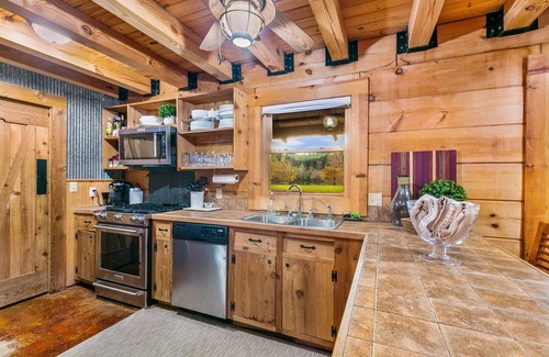 Ludlow Cabin | Experience the Log Cabin On The Lake - Guest Rated 10/10