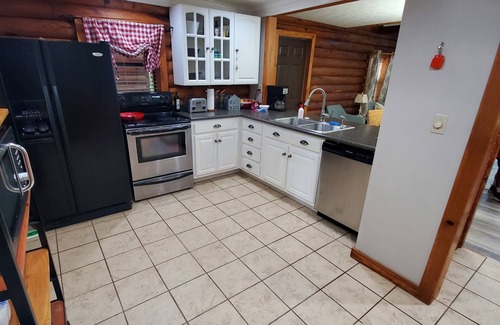 Scottsville Cabin | Tranquil Log Cabin Retreat on the Lake - Rated 9.6/10