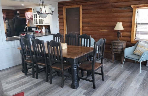 Scottsville Cabin | Tranquil Log Cabin Retreat on the Lake - Rated 9.6/10