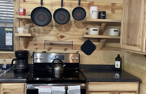 Llano Cabin | Idyllic Log Cabin Retreat by the River - Family Friendly