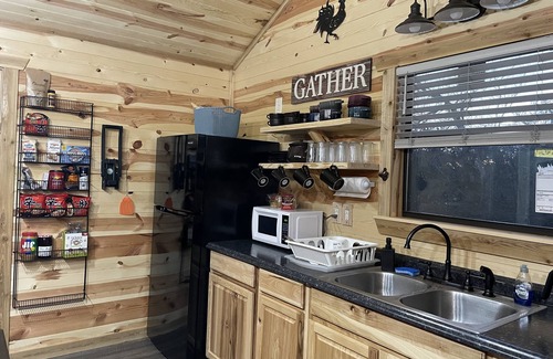 Llano Cabin | Idyllic Log Cabin Retreat by the River - Family Friendly