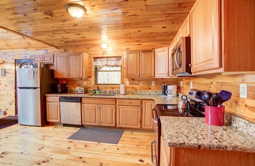 Ebervale House | Pet-Friendly Log Cabin in the Poconos: Hiking & Fishing