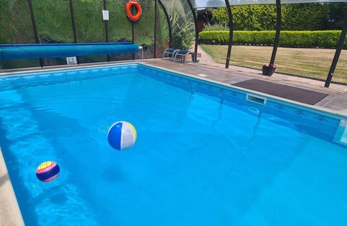 New Forest District Cabin | Relaxing Hot Tub Log Cabin Retreat in New Forest National Park