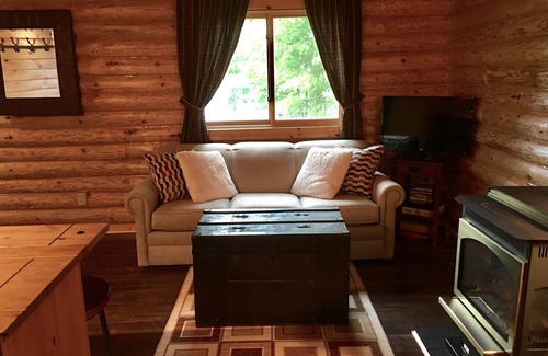 Munising Cabin | Serene Lakefront Log Cabin: Pet-Friendly with Top Amenities