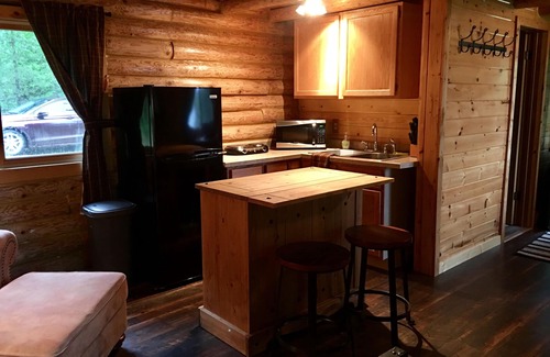 Munising Cabin | Serene Lakefront Log Cabin: Pet-Friendly with Top Amenities