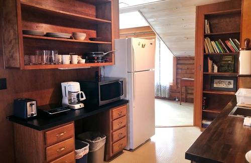 Cedar Mountain Apartment | Explore Log Cabin Suite: RideIn, RideOut & Ocean Views