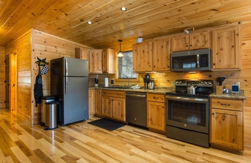 Pisgah Forest House | Pet-Friendly Eagles Nest: 2 Bed, 2 Bath with Breakfast