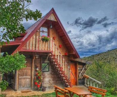 Zlatibor House | Cozy Log Cabin Uvac - Guest Rated 9.8 with Oceanfront View