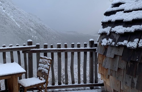 Belvedere Cabin | Cozy Log Cabin with Mountain View and Spa Amenities