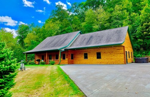 Lansing Cabin | Cozy Log Cabin with Hot Tub & Pool, Rated 9.8 by Guests