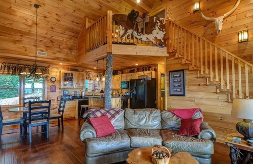 Murphy Cabin | Cozy Log Cabin with Mountain Views & Fire Pit Retreat