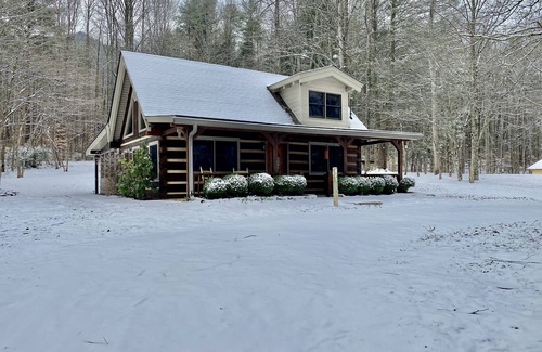 Townsend Cabin | Inviting Cabin Steps from Cades Cove with Scenic Views