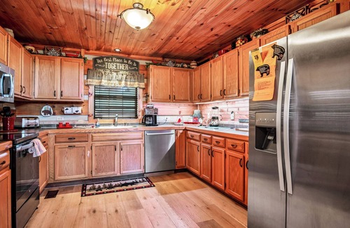 Townsend Cabin | Family-Friendly Three Bedroom Retreat with Game Room & Pool