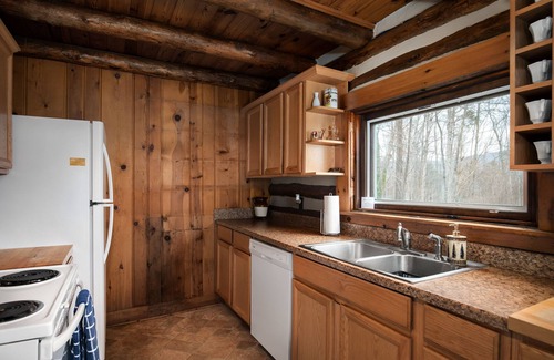 Front Royal Cabin | Scenic Log Cabin Overlooking Shenandoah River's Beauty