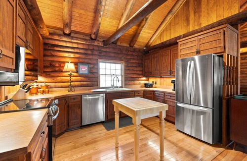 Gainesville Cabin | Log Cabin Retreat with Lake Access & Fire Pit Bliss