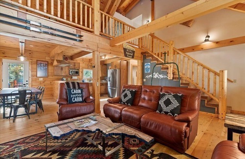 McCall Cabin | Cozy Log Cabin with Game Room Near Skiing & Scenic Lake