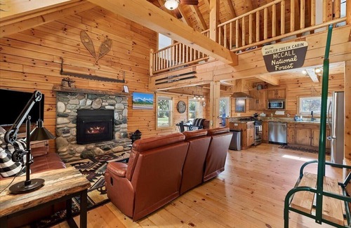 McCall Cabin | Cozy Log Cabin with Game Room Near Skiing & Scenic Lake